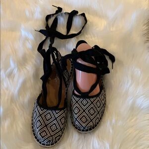 Toms gladiator style sandal w/ankle ties. Sz 10W.​​​​​​​​​​​​​​​​​​​